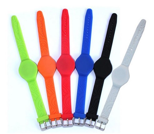 Pulsera de silicona ajustable MIFARE 13,56 Mhz. Color surtido · Ref. BSC21585