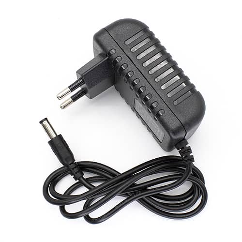 Fuente de alimentación para cámaras CCTV. Salida 12 V / 1000 mA · Ref. BSC00206